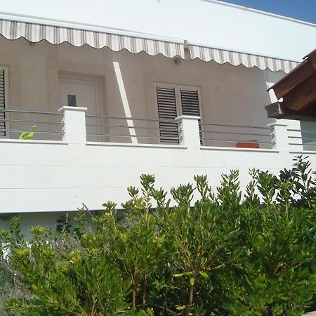 Apartments Niana With Heated Seawater Swimingpool Donji Okrug  Exterior foto
