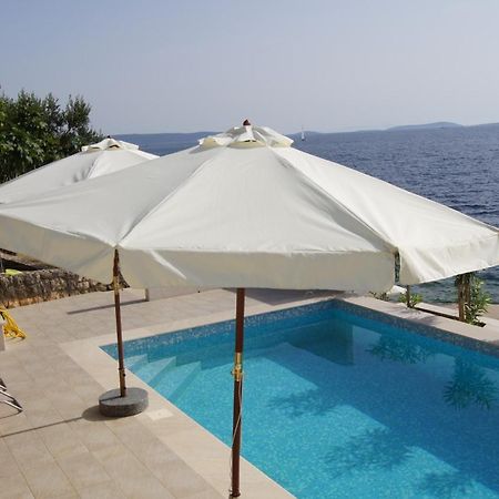 Apartments Niana With Heated Seawater Swimingpool Donji Okrug  Exterior foto