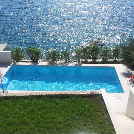 Apartments Niana With Heated Seawater Swimingpool Donji Okrug  Exterior foto