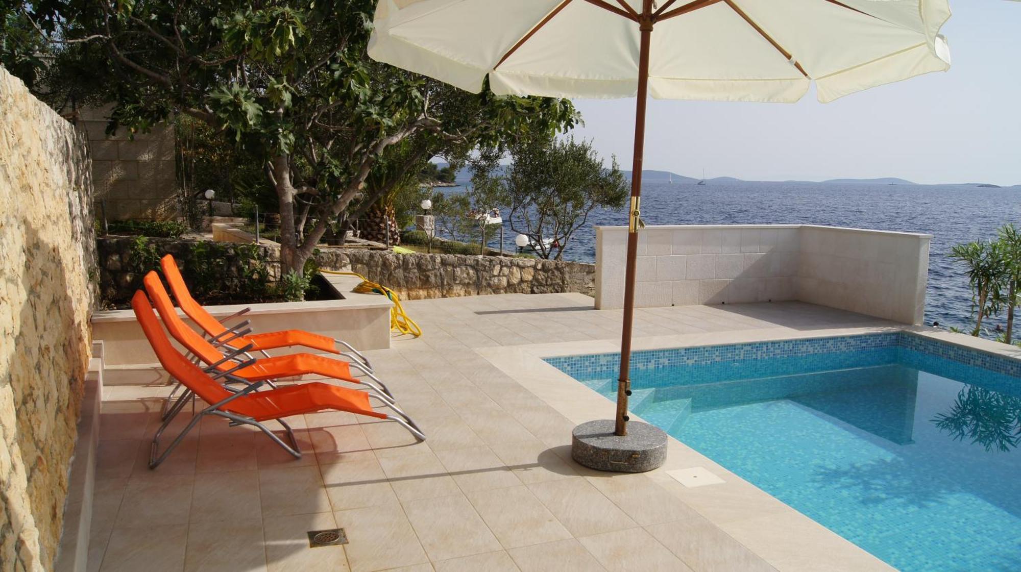 Apartments Niana With Heated Seawater Swimingpool Donji Okrug  Exterior foto