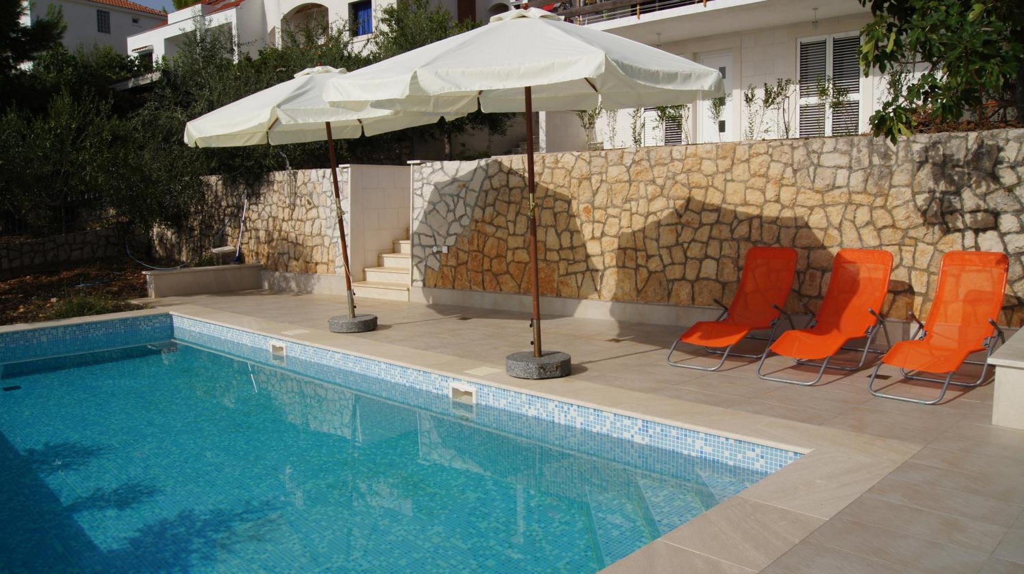 Apartments Niana With Heated Seawater Swimingpool Donji Okrug  Exterior foto