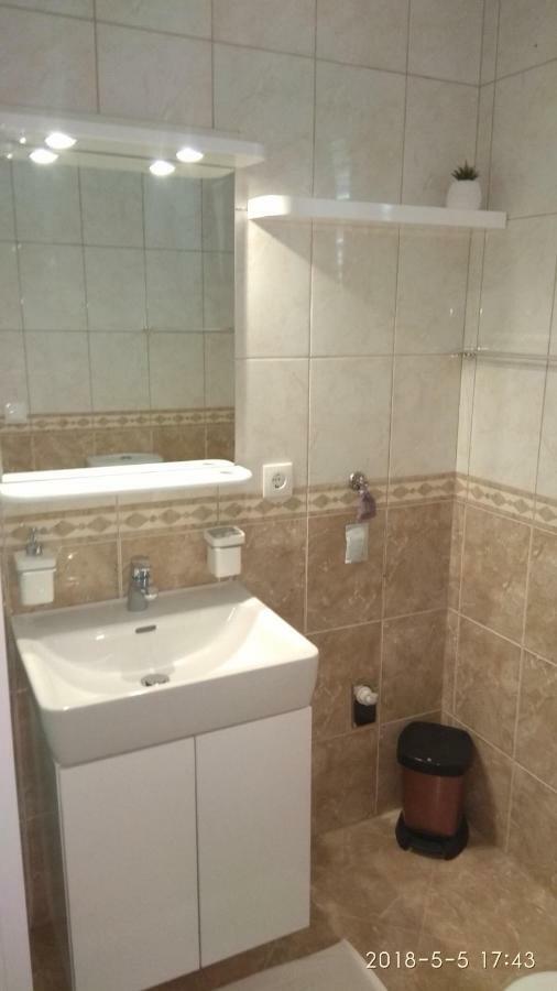 Apartments Niana With Heated Seawater Swimingpool Donji Okrug  Exterior foto
